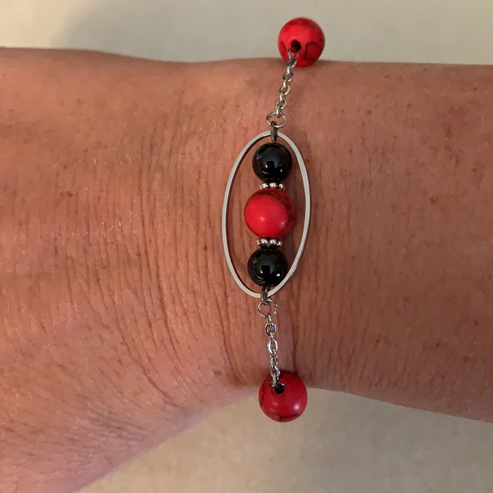 21288 onyx and red chain bracelet